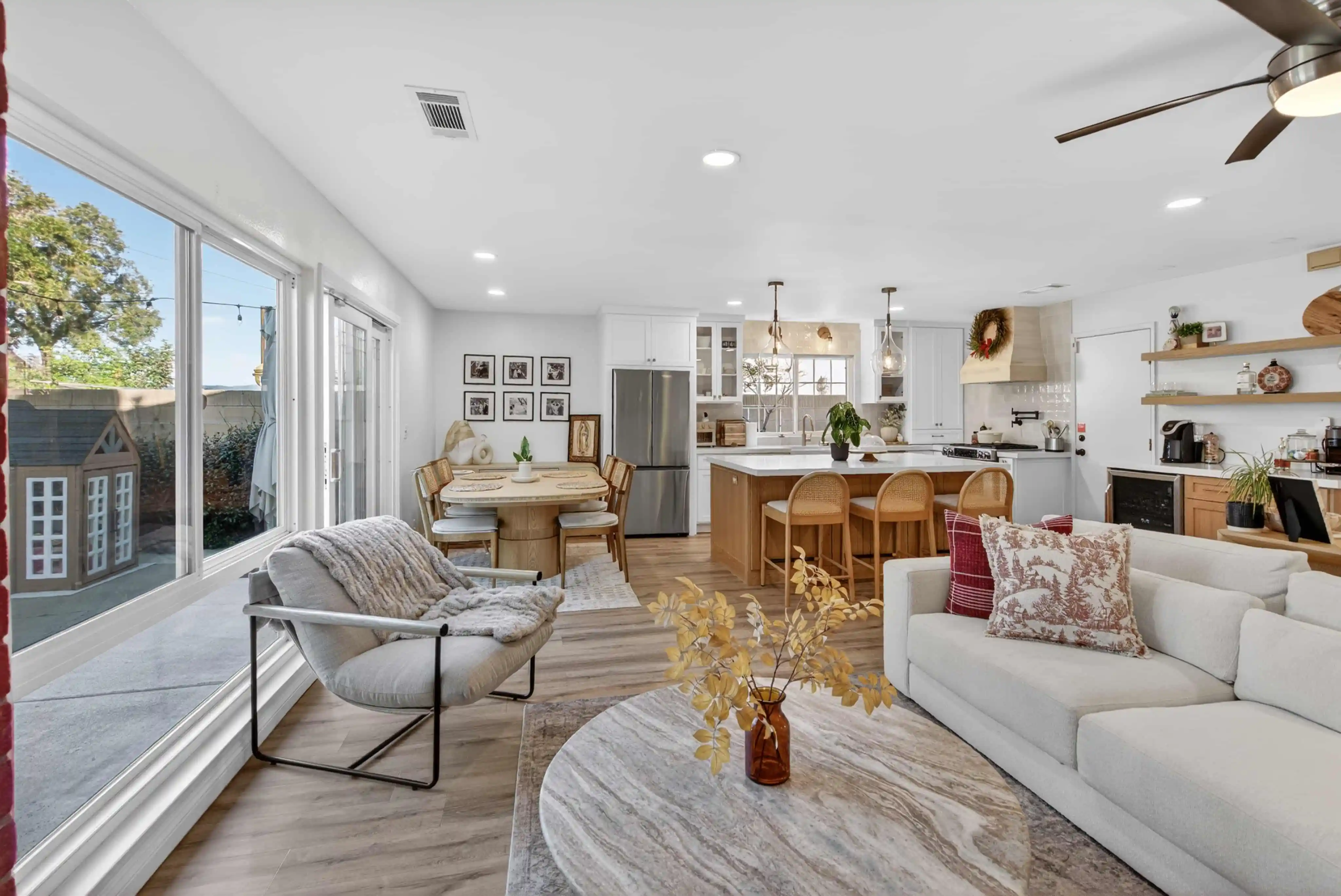 Vacation rental vaulted ceiling living room photography